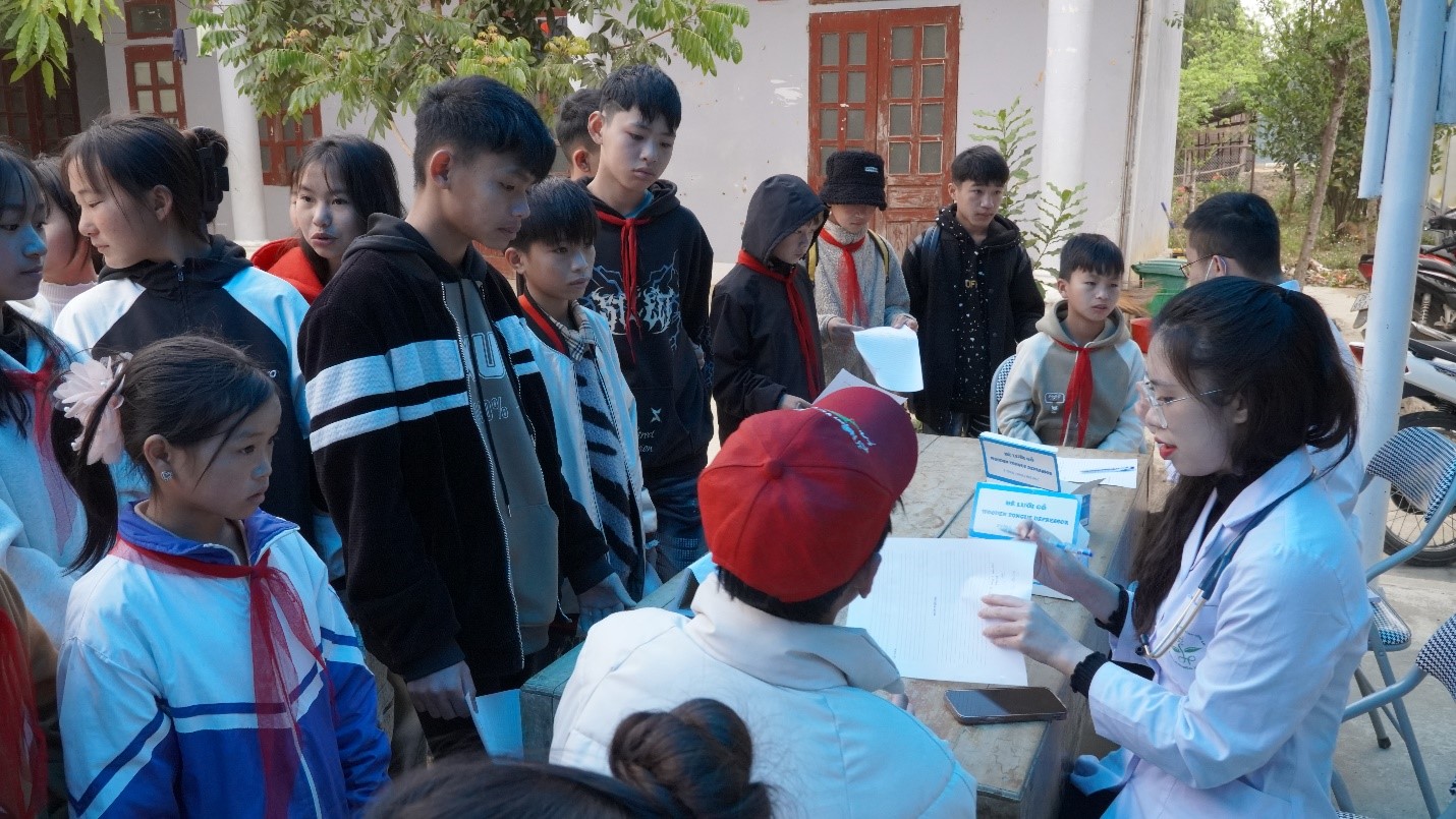 Bộ Y tế tổ chức khám chữa bệnh miễn phí cho đồng bào vùng cao Sơn La- Ảnh 7. Bộ Y tế tổ chức khám chữa bệnh miễn phí cho đồng bào vùng cao Sơn La- Ảnh 7.
