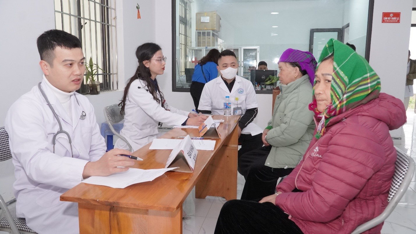 Bộ Y tế tổ chức khám chữa bệnh miễn phí cho đồng bào vùng cao Sơn La- Ảnh 9. Bộ Y tế tổ chức khám chữa bệnh miễn phí cho đồng bào vùng cao Sơn La- Ảnh 9.