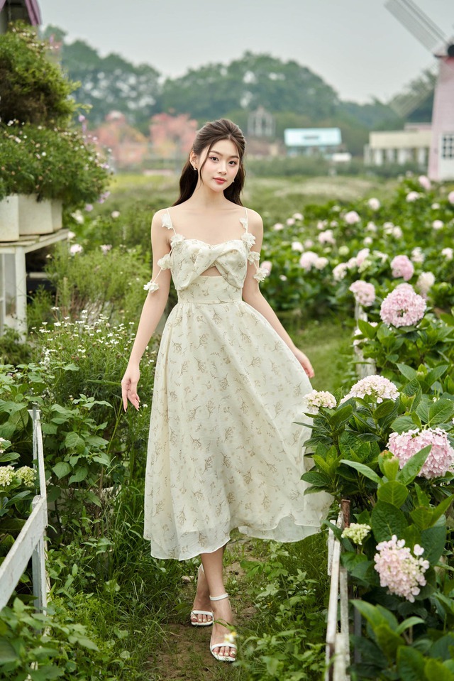 Những bản phối ngọt ngào với váy hoa trong mùa hè này - Ảnh 5.