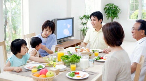 Bữa cơm họp mặt khiến tôi thấy rõ trong gia đình nếu không tồn tại 'hai chữ' này còn đáng sợ hơn nghèo đói- Ảnh 2. Bữa cơm họp mặt khiến tôi thấy rõ trong gia đình nếu không tồn tại 'hai chữ' này còn đáng sợ hơn nghèo đói- Ảnh 2.