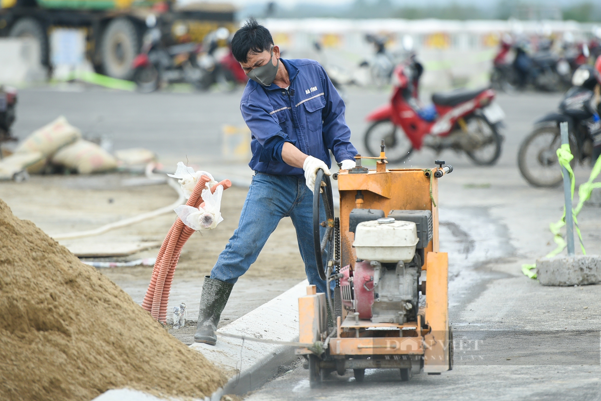 Hình ảnh cầu Nguyễn Hoàng bắc qua sông Hương trước ngày thông xe- Ảnh 6.