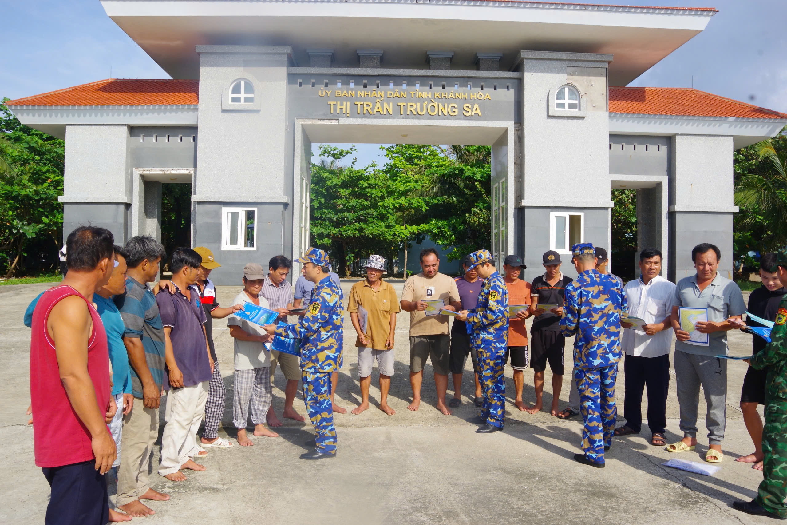 Ngư dân Ninh Thuận bị cá mao tiên đâm vào chân được cấp cứu kịp thời - Ảnh 3.