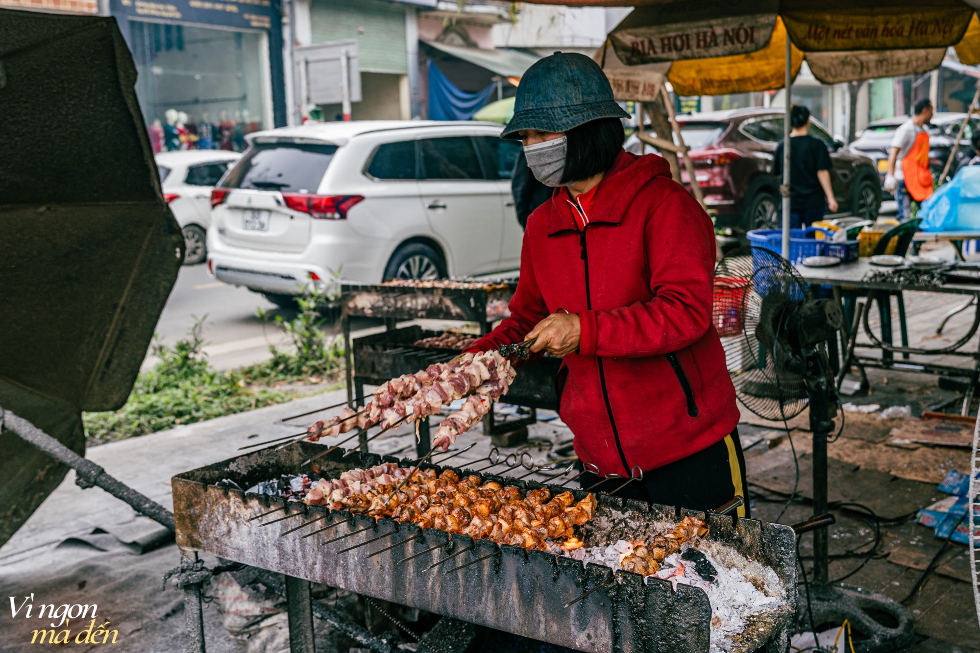 Lặn lội mấy chục cây số đi thử quán rặng tre nức tiếng Đông Anh, xe ô tô xếp hàng dài, giờ cao điểm khách phải tự đi bưng đồ - Ảnh 4.