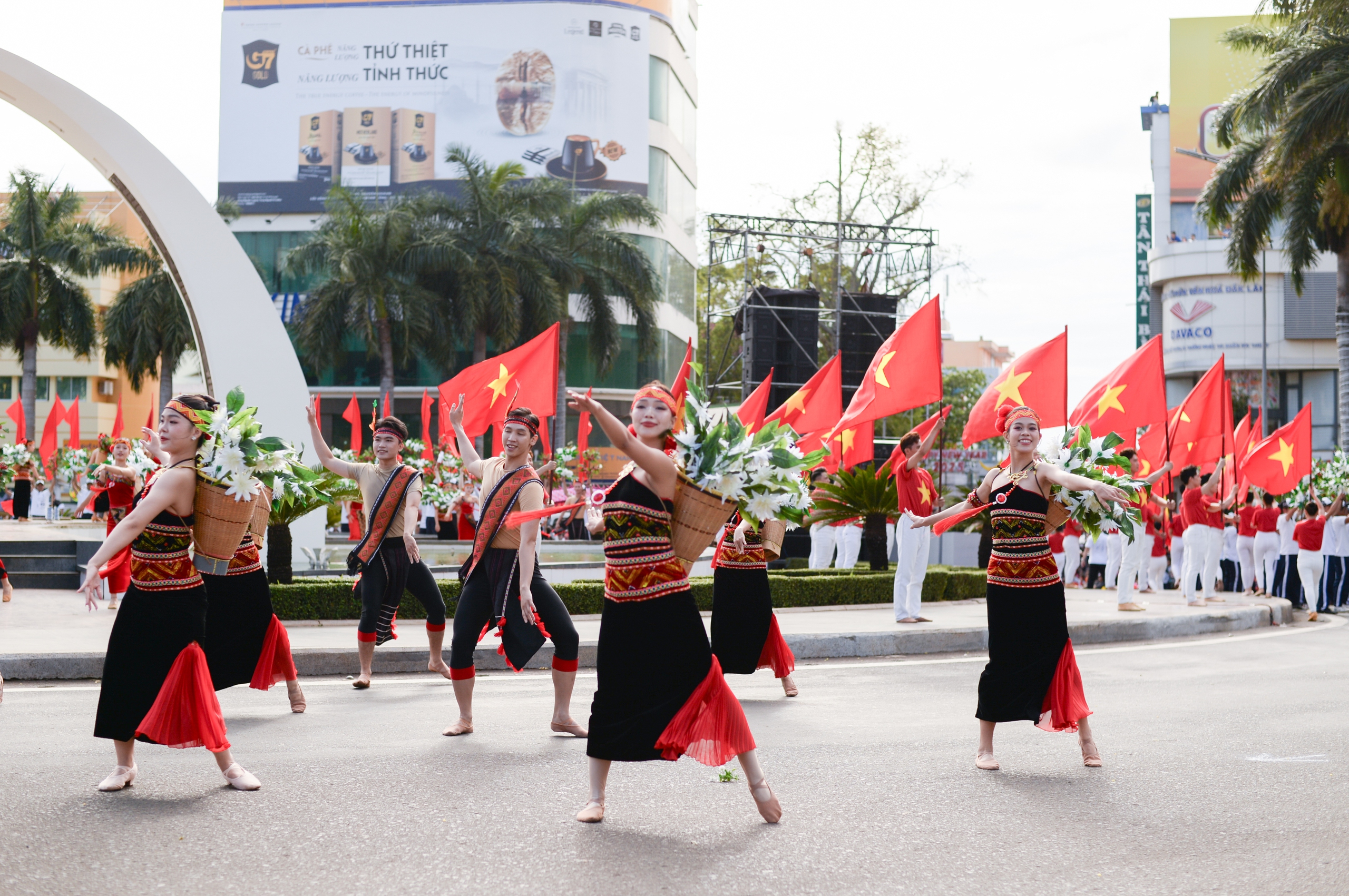 Đậm đà bản sắc Tây Nguyên trong Lễ hội Đường phố 2025 “Buôn Ma Thuột - Điểm đến của cà phê thế giới" - Ảnh 4.