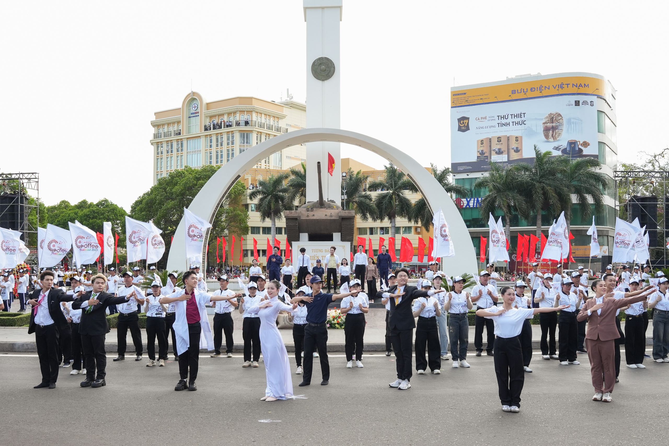 Đậm đà bản sắc Tây Nguyên trong Lễ hội Đường phố 2025 “Buôn Ma Thuột - Điểm đến của cà phê thế giới" - Ảnh 6.