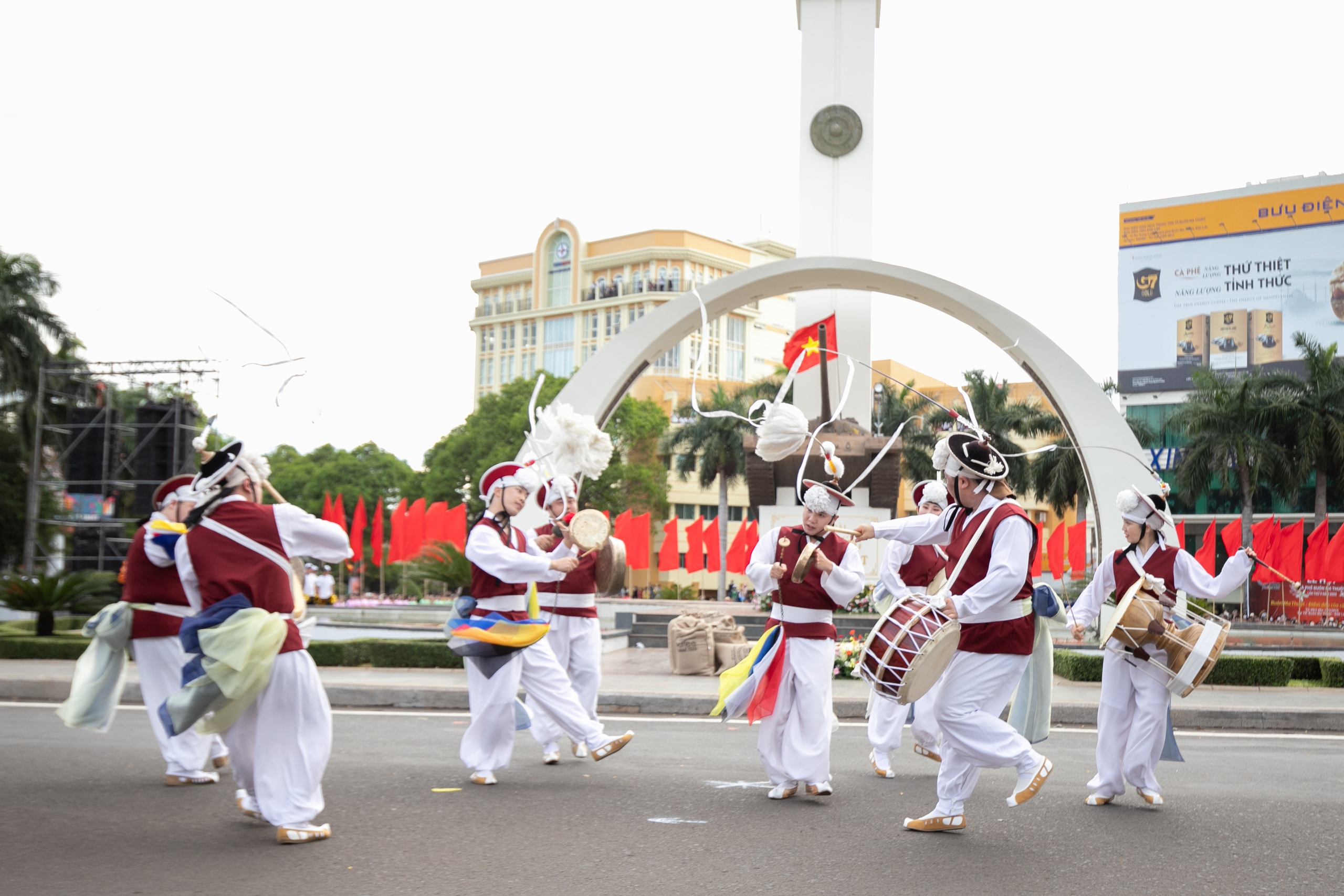 Đậm đà bản sắc Tây Nguyên trong Lễ hội Đường phố 2025 “Buôn Ma Thuột - Điểm đến của cà phê thế giới" - Ảnh 8.