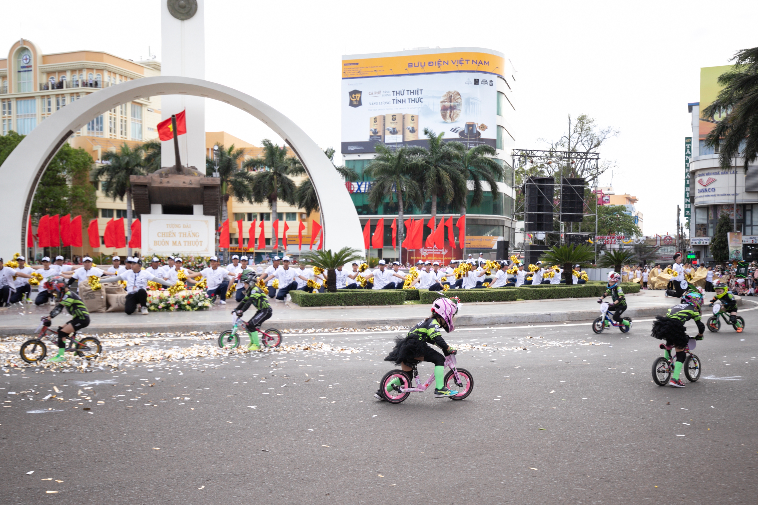 Đậm đà bản sắc Tây Nguyên trong Lễ hội Đường phố 2025 “Buôn Ma Thuột - Điểm đến của cà phê thế giới" - Ảnh 12.