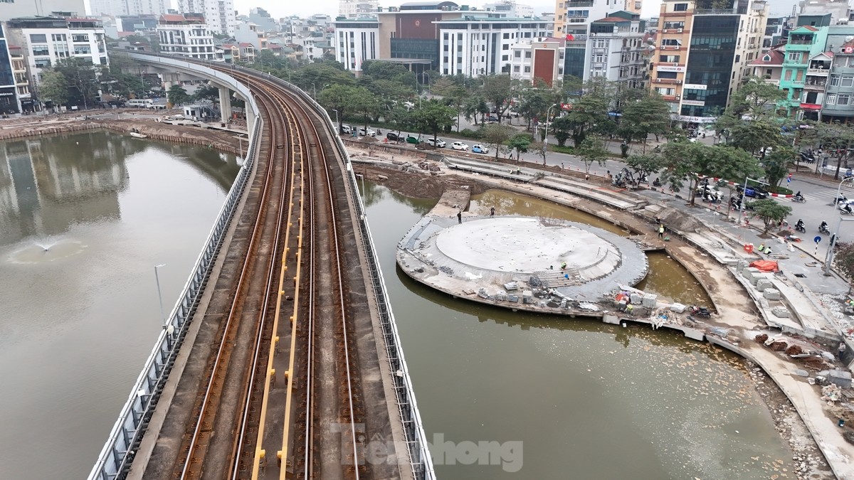 Sân khấu nổi và khán đài ngoài trời ở hồ Hoàng Cầu dần lộ diện ảnh 2