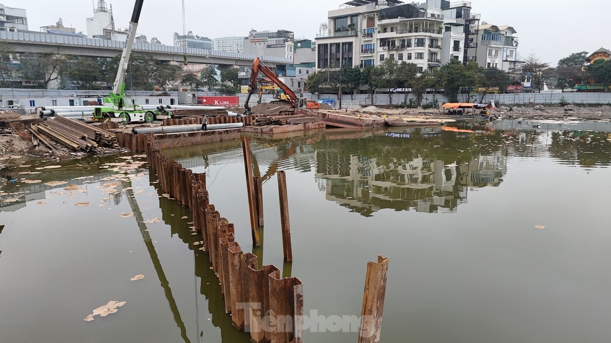 Sân khấu nổi và khán đài ngoài trời ở hồ Hoàng Cầu dần lộ diện ảnh 13