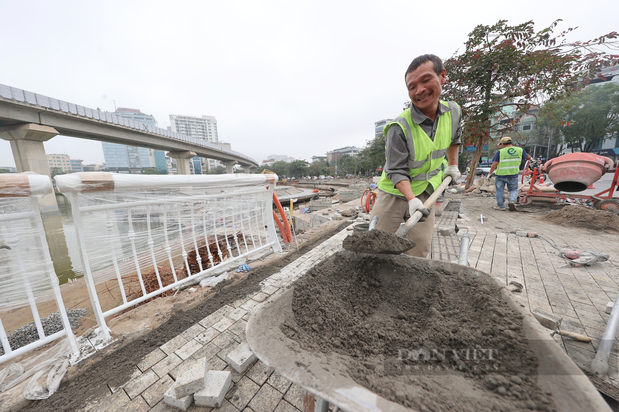 Sân khấu và khán đài ngoài trời quy mô 1.000 người thành hình sau 8 tháng cải tạo hồ Hoàng Cầu - Ảnh 12.