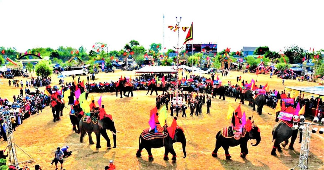 Hội voi Buôn Đôn thu hút du khách