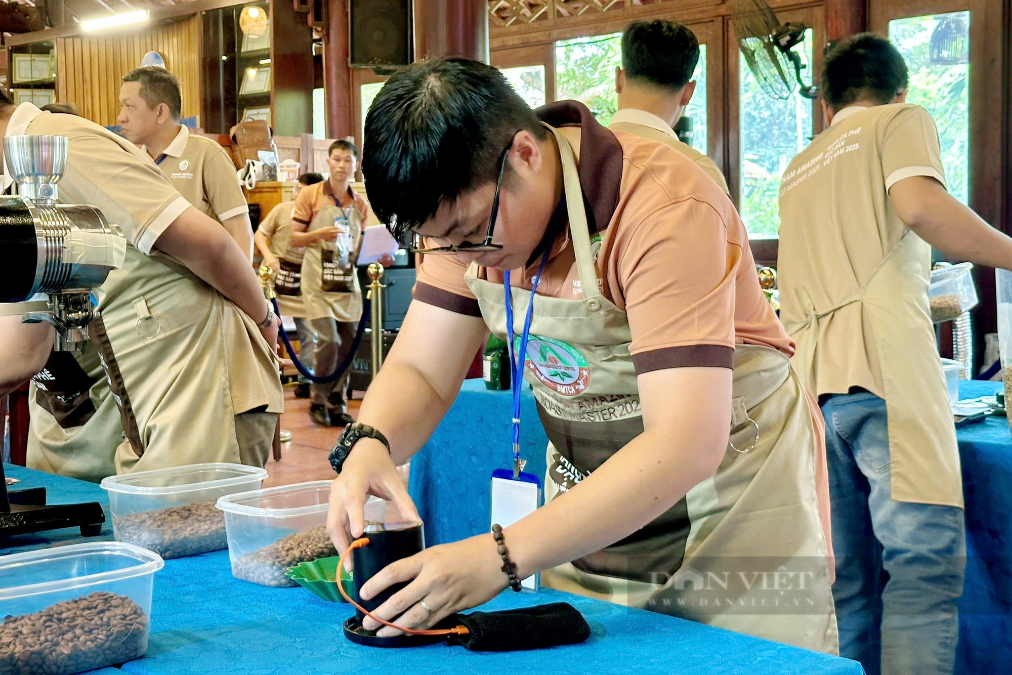 Tìm ra người rang Cà phê Đặc Sản ngon nhất Việt Nam - Ảnh 2.