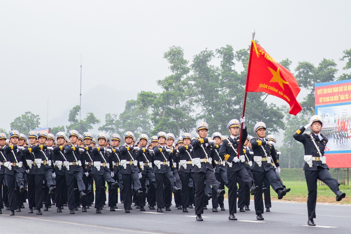 Nữ quân nhân hùng tráng trong hợp luyện diễu binh kỷ niệm 50 năm Ngày giải phóng Miền Nam- Ảnh 10.