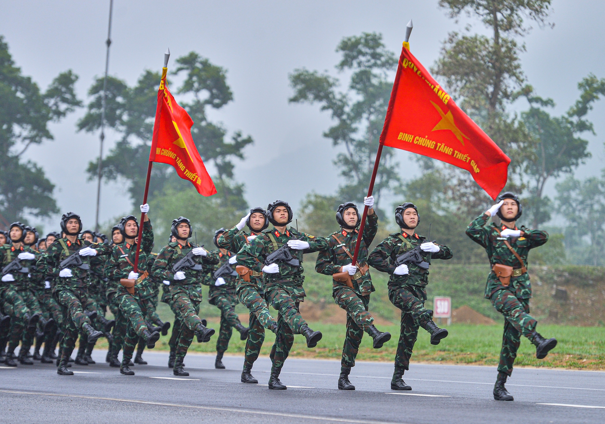 Lá cờ đặc biệt trong buổi hợp luyện diễu binh kỷ niệm thống nhất đất nước - Ảnh 26.