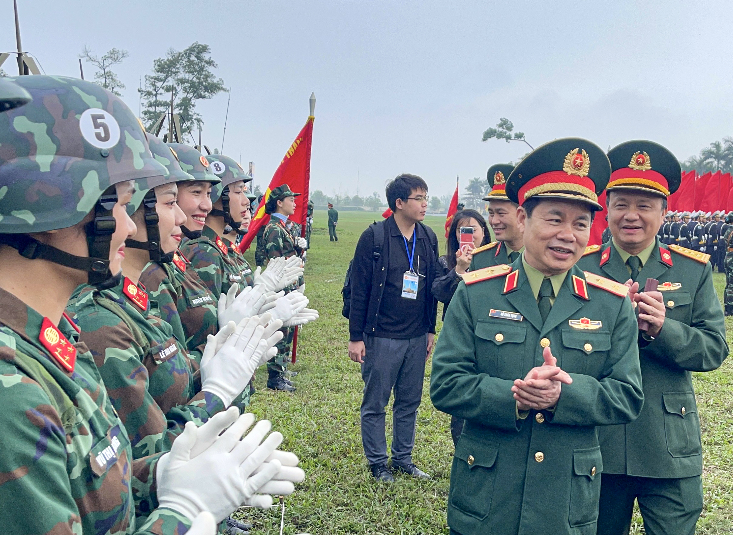 Lá cờ đặc biệt trong buổi hợp luyện diễu binh kỷ niệm thống nhất đất nước - Ảnh 31.