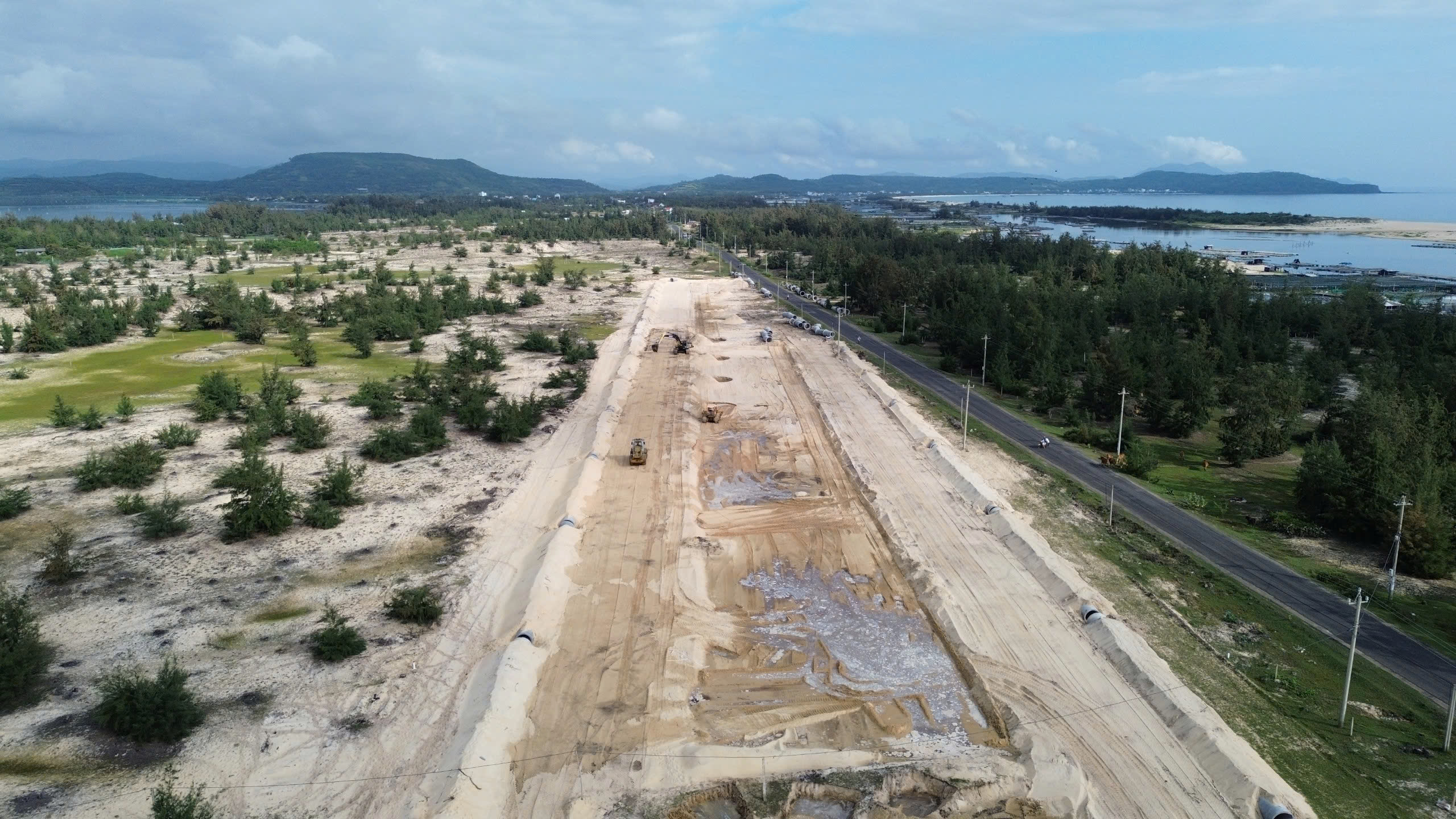 Khánh Hòa, Bình Định, Phú Yên hướng tới tăng trưởng 2 con số - Ảnh 2. 3 tỉnh Nam Trung Bộ kiến nghị Thủ tướng tháo gỡ 'điểm nghẽn' để tăng trưởng - Ảnh 2.