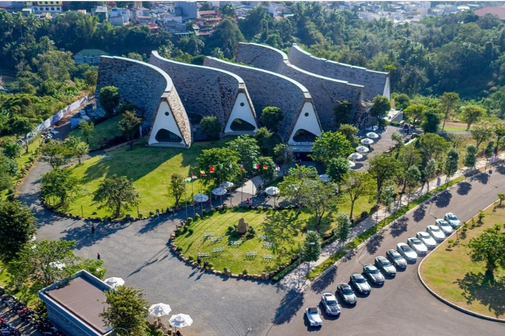 Kỳ vọng phát triển du lịch nhiều vùng tiềm năng nhờ máy bay chặng ngắn - 2 Kỳ vọng phát triển du lịch nhiều vùng tiềm năng nhờ máy bay chặng ngắn - 2