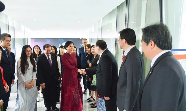 Thúc đẩy hợp tác âm nhạc giữa Việt Nam và Singapore - Ảnh 2. Thúc đẩy hợp tác âm nhạc giữa Việt Nam và Singapore - Ảnh 2.