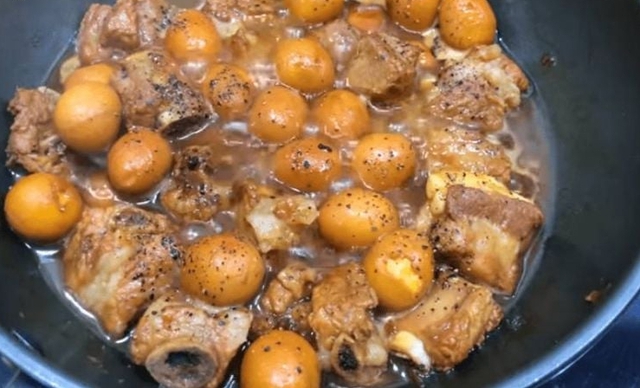Hai cách làm món sườn non kho trứng cút siêu ngon và mềm thơm- Ảnh 4. Hai cách làm món sườn non kho trứng cút siêu ngon và mềm thơm- Ảnh 4.