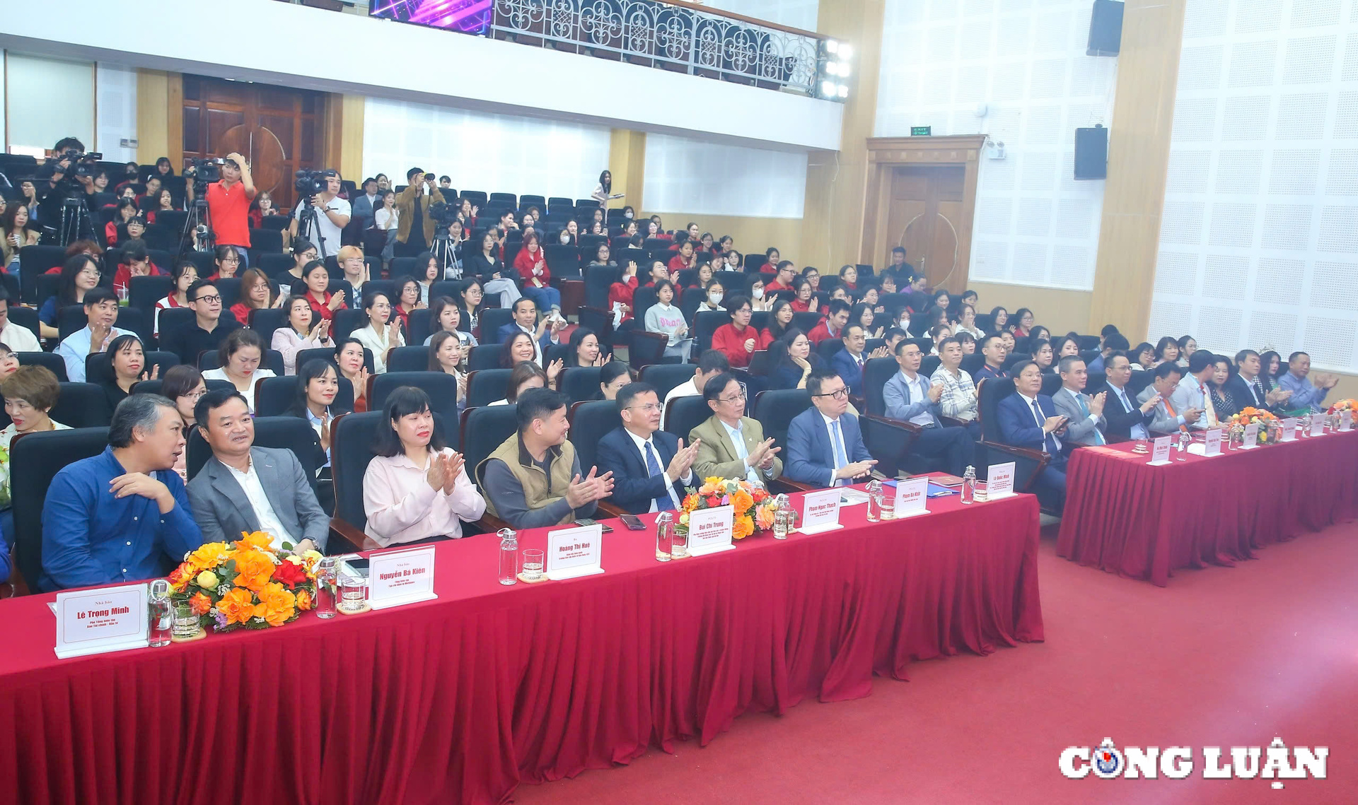 cuoc thi viet cha va con gai khoi day nhung gia tri nhan van gia tri cua gia dinh hinh 2