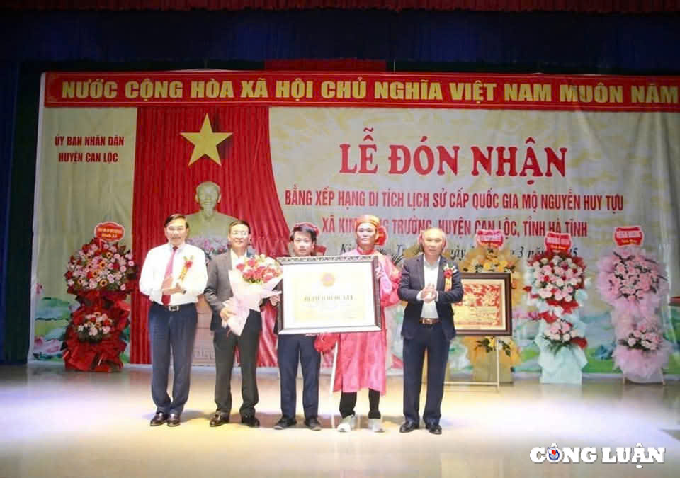ha tinh le don bang xep hang di tich cap quoc gia mo danh nhan nguyen huy tuu hinh 2