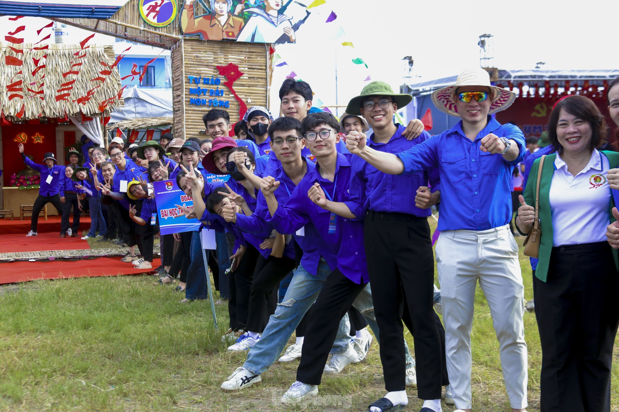 Hơn 1.000 đoàn viên thanh niên Đà Nẵng tham gia Hội trại Tự hào tuổi trẻ thành phố anh hùng ảnh 9
