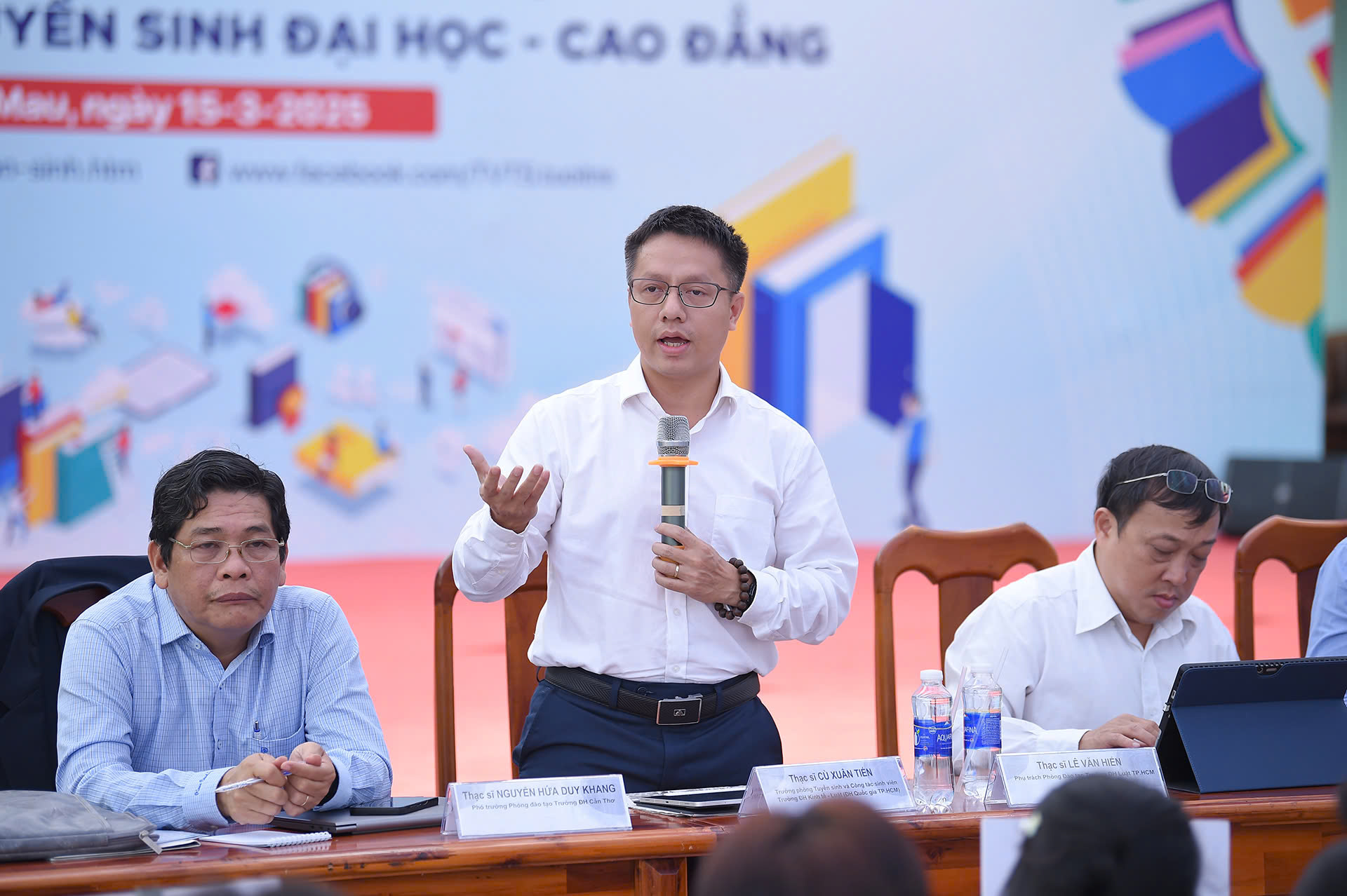 Học sinh Cà Mau hỏi 'học gì để phát triển vuông tôm, ao cá?' - Ảnh 3.