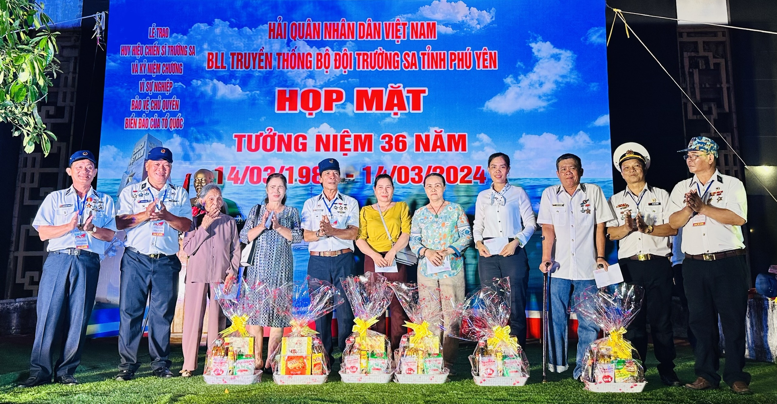 Cựu chiến binh Trường Sa tưởng niệm các liệt sĩ Gạc Ma- Ảnh 4. Cựu chiến binh Trường Sa tưởng niệm các liệt sĩ Gạc Ma- Ảnh 4.