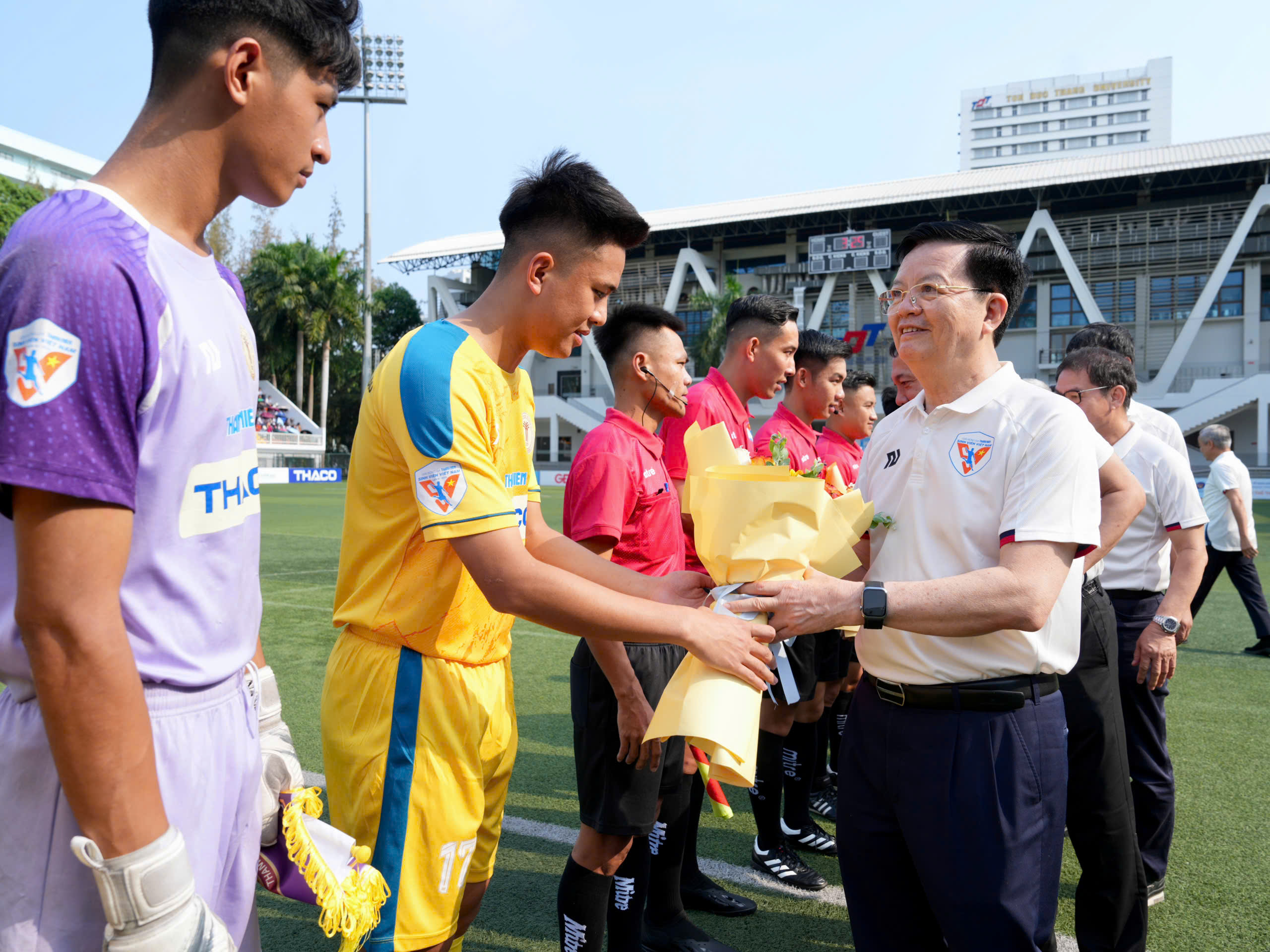 Rực lửa chung kết TNSV THACO cup 2025: Vinh quang không chỉ dành riêng nhà vô địch - Ảnh 3.