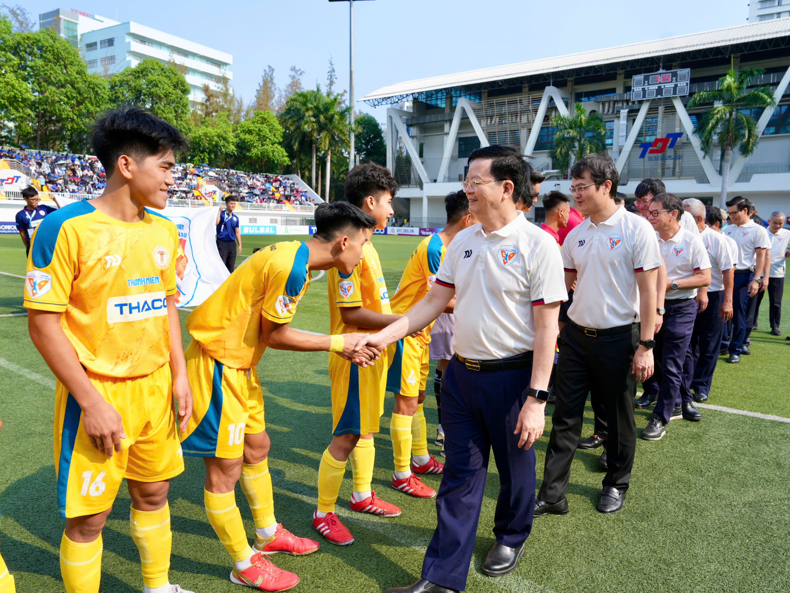 Rực lửa chung kết TNSV THACO cup 2025: Vinh quang không chỉ dành riêng nhà vô địch - Ảnh 4.