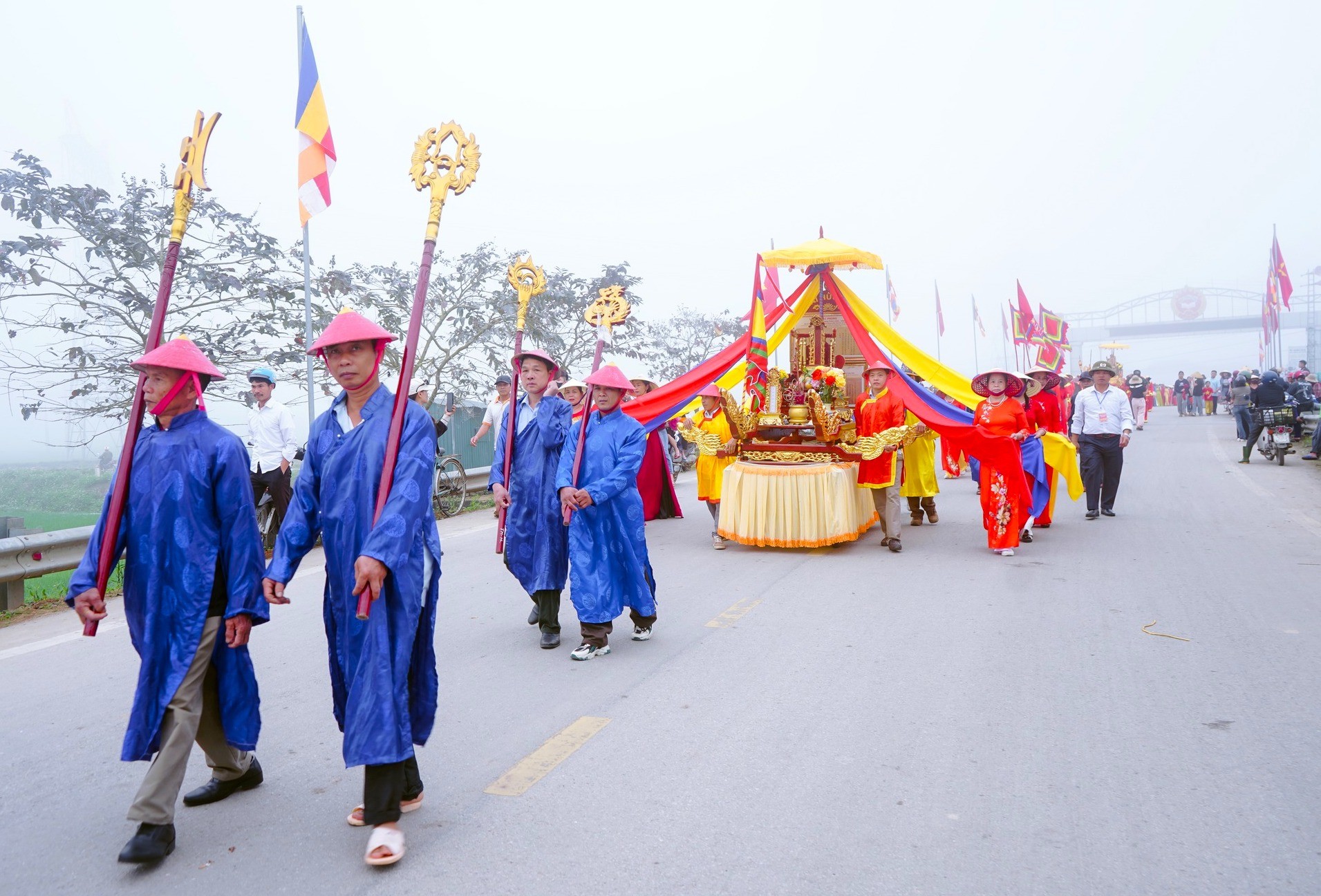 Độc đáo trò chơi dân gian và hội thi đánh trống tế ở lễ hội Đền - Chùa Gám ảnh 3