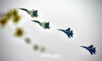 Tiêm kích SU-30MK2 trình diễn khai mạc triển lãm quốc phòng