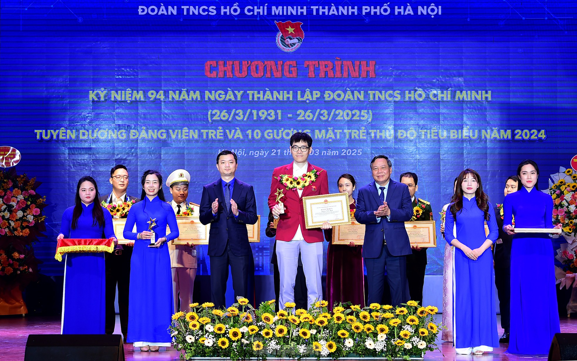 Diễn viên Bảo Thanh và nữ phó giáo sư trẻ nhất Việt Nam được tuyên dương Gương mặt trẻ Thủ đô tiêu biểu 2024 ảnh 13