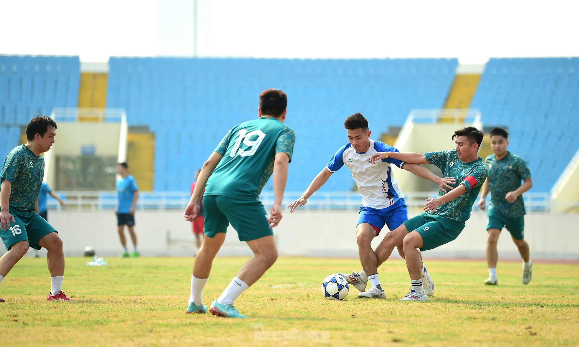 Kịch tính loạt 'đấu súng' trên sân Mỹ Đình trong Hội thao Thanh niên ảnh 13