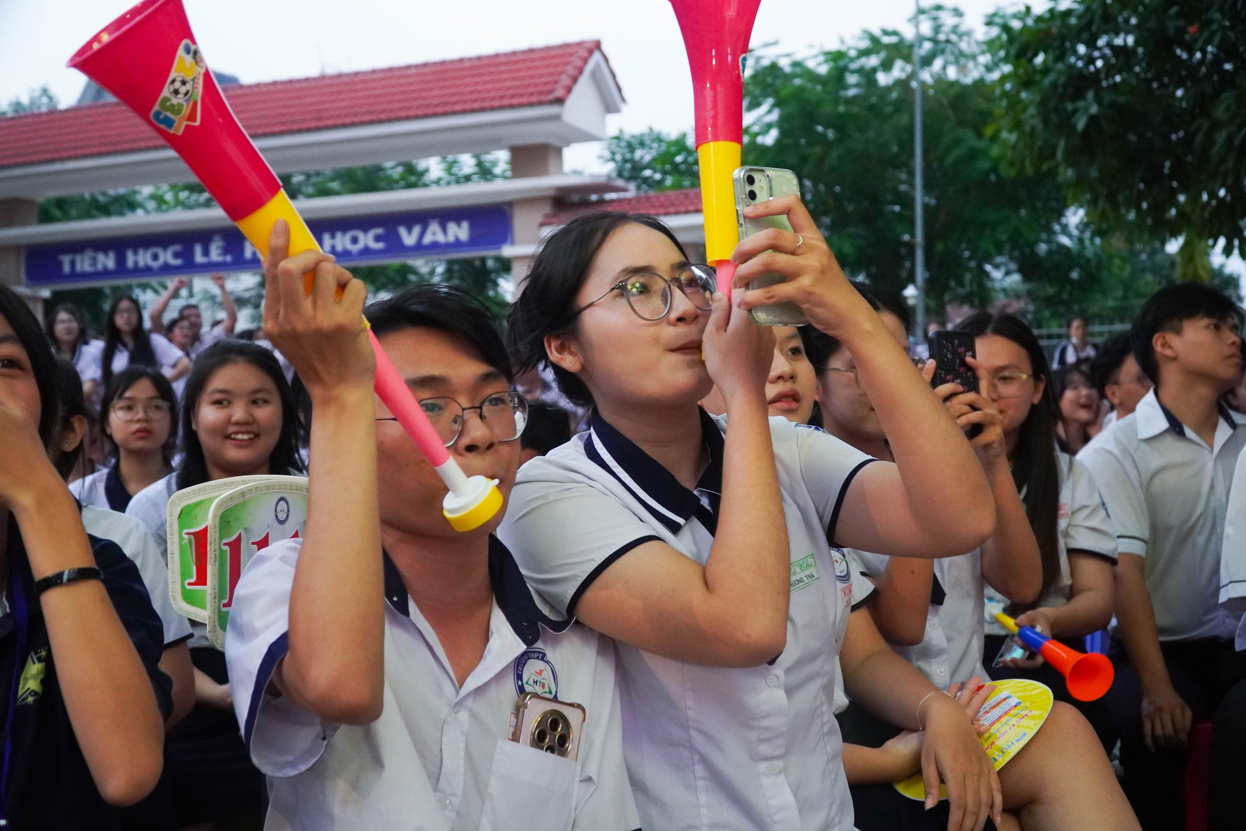 Không cần đi concert, học sinh TP HCM 