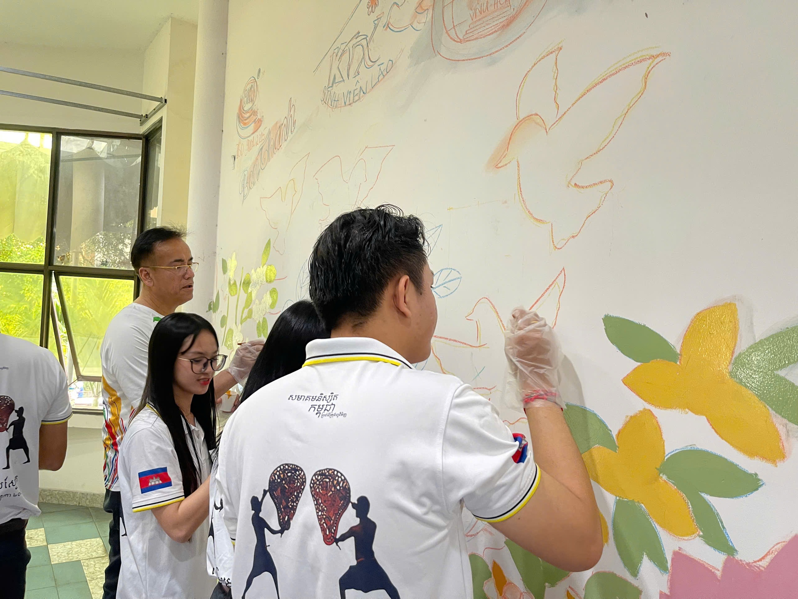 Hành động đẹp từ ngày hội 