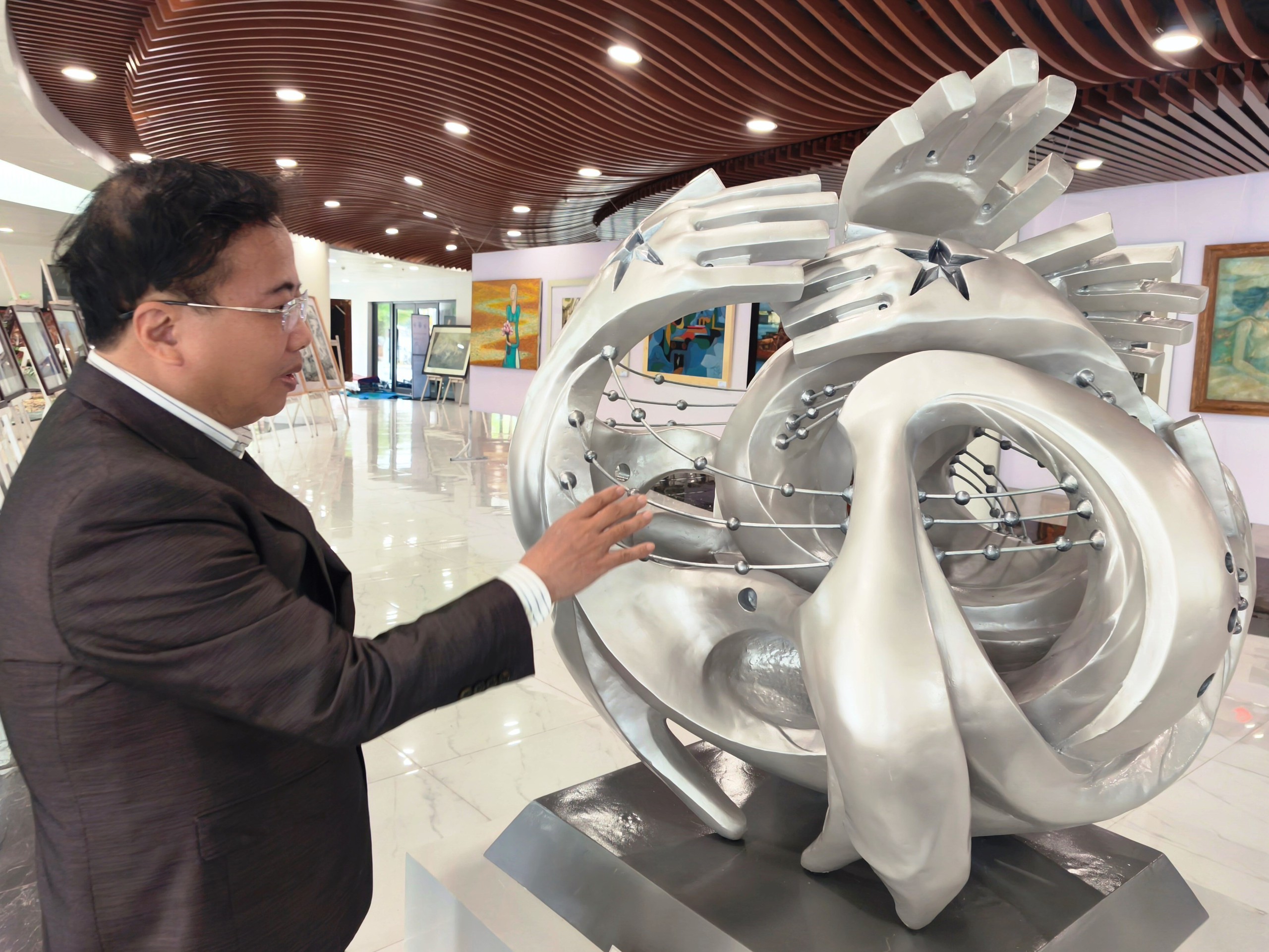 Tác giả tượng đài Bà mẹ Việt Nam anh hùng trình làng 2 tác phẩm ấn tượng- Ảnh 3. Tác giả tượng đài Bà mẹ Việt Nam anh hùng trình làng 2 tác phẩm ấn tượng- Ảnh 3.