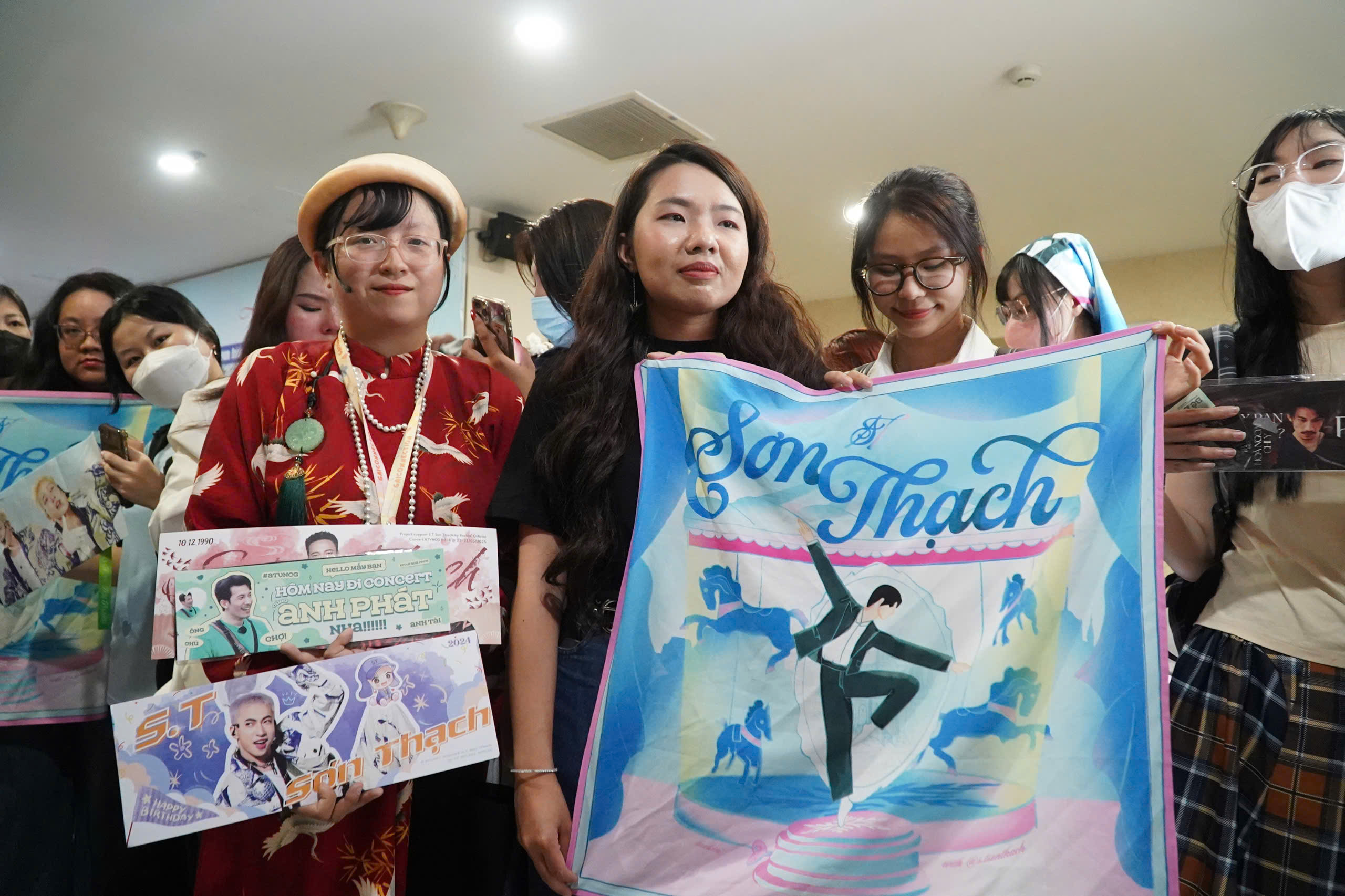 Đông nghịt fan đến tham dự Talkshow “Nhạc Việt vươn tầm thế giới”- Ảnh 8. Đông nghịt fan đến tham dự Talkshow “Nhạc Việt vươn tầm thế giới”- Ảnh 8.
