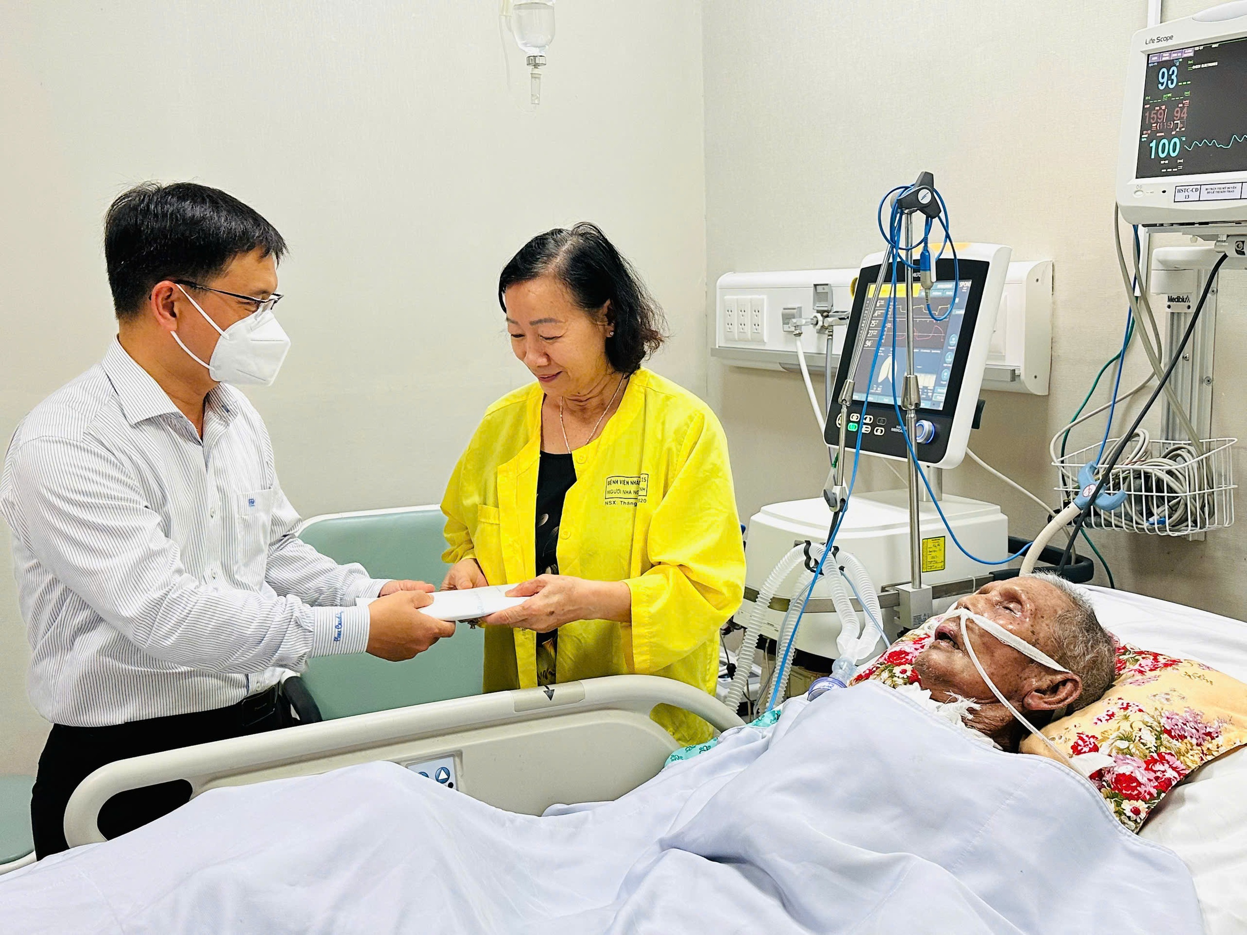 Trưởng Ban Tuyên giáo và Dân vận Thành ủy TP HCM thăm nhạc sĩ Lư Nhất Vũ và NSND Thanh Tuấn- Ảnh 3. Trưởng Ban Tuyên giáo và Dân vận Thành ủy TP HCM thăm nhạc sĩ Lư Nhất Vũ và NSND Thanh Tuấn- Ảnh 3.