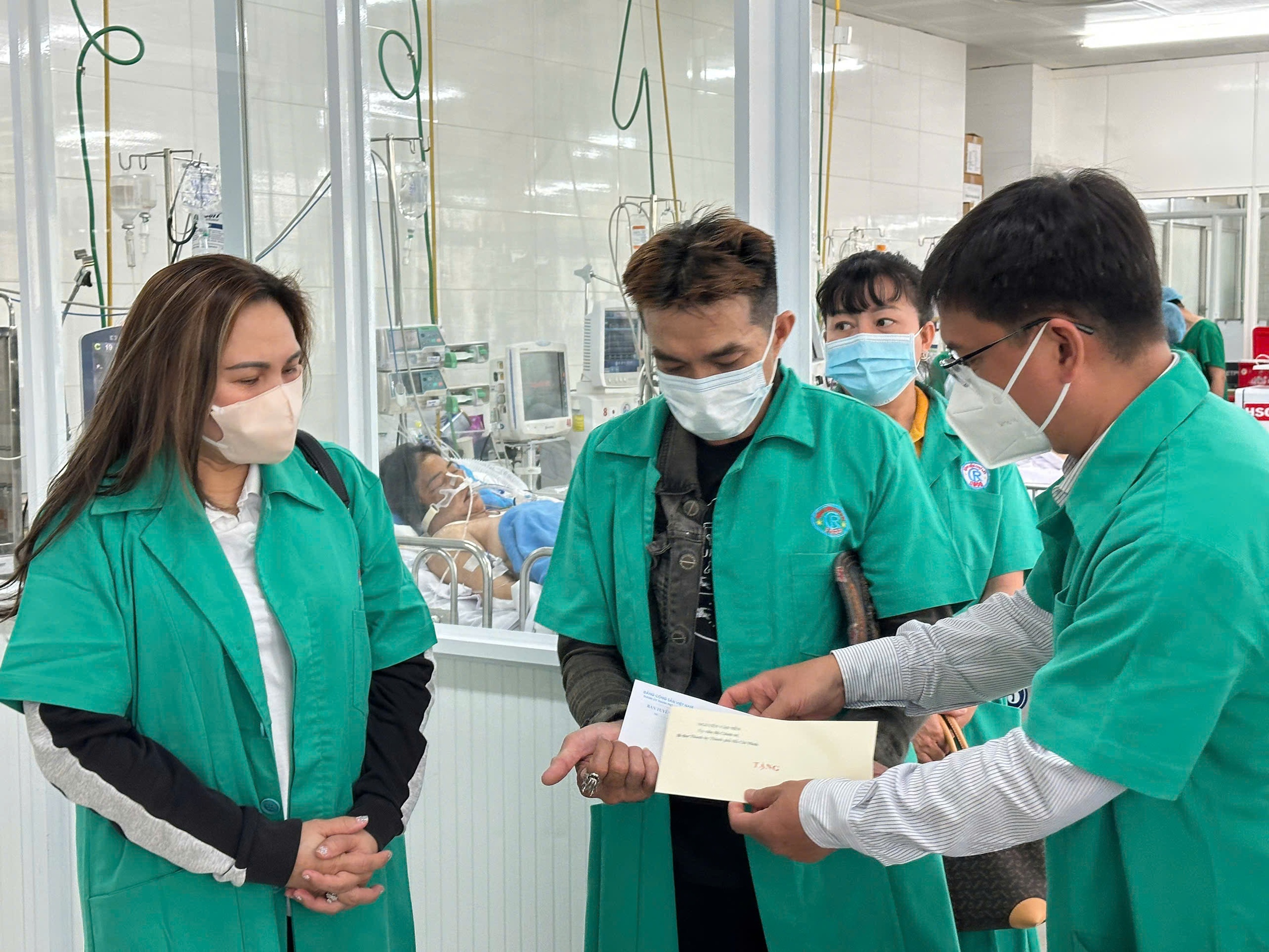 Trưởng Ban Tuyên giáo và Dân vận Thành ủy TP HCM thăm nhạc sĩ Lư Nhất Vũ và NSND Thanh Tuấn- Ảnh 5. Trưởng Ban Tuyên giáo và Dân vận Thành ủy TP HCM thăm nhạc sĩ Lư Nhất Vũ và NSND Thanh Tuấn- Ảnh 5.