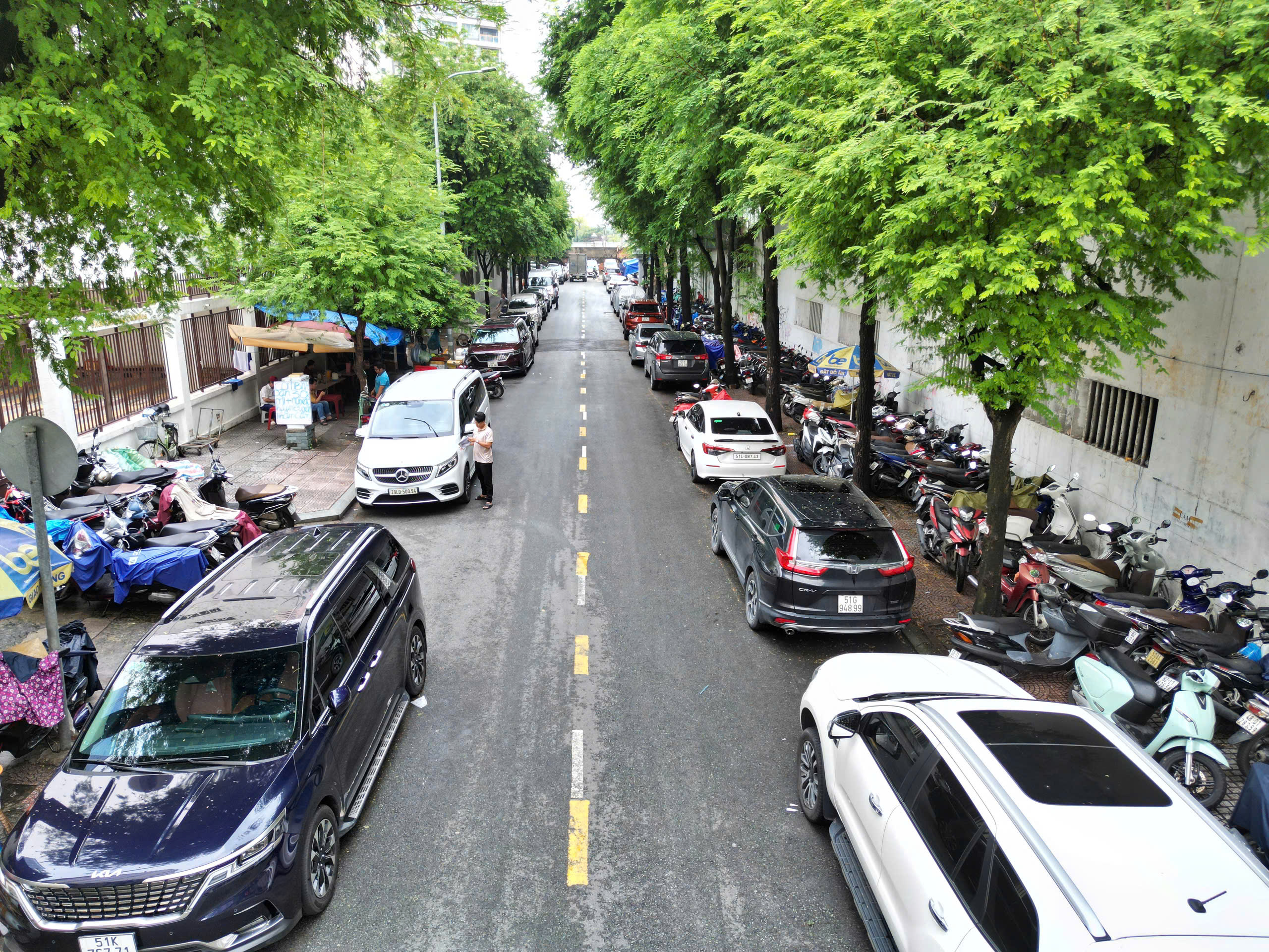 TP.HCM: Phạt hơn 12.200 ô tô dừng, đỗ sai quy định quý I/2025- Ảnh 2. TP.HCM: Phạt hơn 12.200 ô tô dừng, đỗ sai quy định quý I/2025- Ảnh 2.