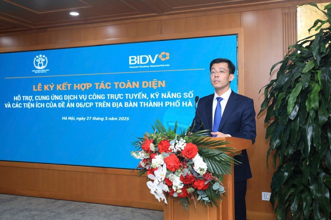 Giám đốc Trung tâm Phục vụ hành chính công thành phố Hà Nội Cù Ngọc Trang chia sẻ tại lễ ký kết.