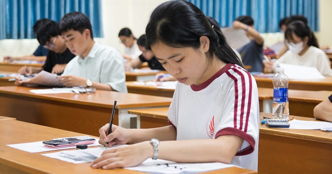 Vượt trăm cây số, thức khuya ôn thi tranh suất vào ĐH