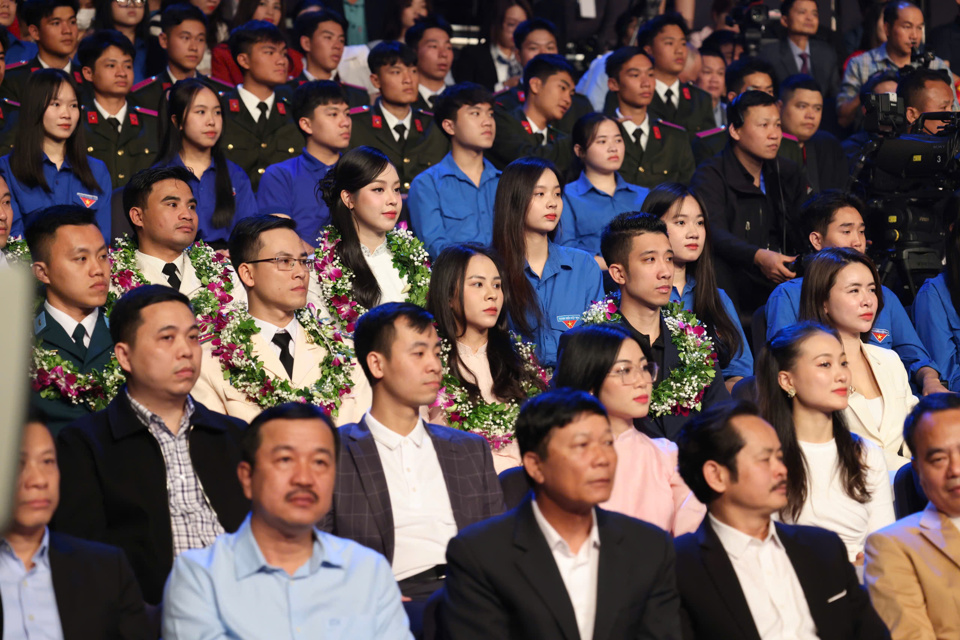 Hội đồng Giải thưởng đã tìm ra 10 Gương mặt trẻ Việt Nam tiêu biểu, 8 Gương mặt trẻ Việt Nam triển vọng qua 2 vòng xét chọn và bình chọn.