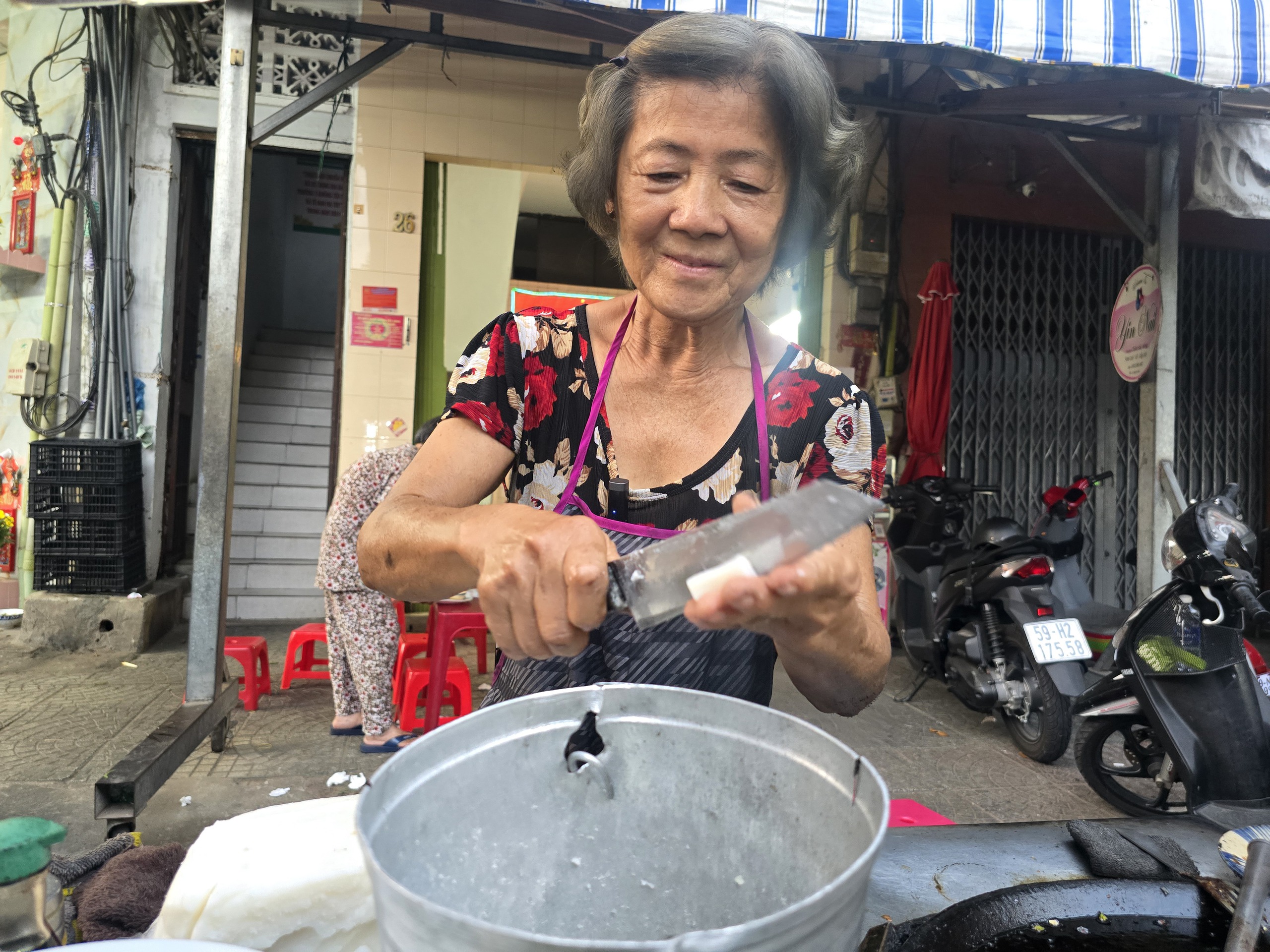 Hai chị em quyết không lấy chồng, sống tới già bán bột chiên Triều Châu ở TP HCM- Ảnh 18. Hai chị em quyết không lấy chồng, sống tới già bán bột chiên Triều Châu ở TP HCM- Ảnh 18.