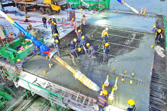 500 người dốc lực thi công dự án nối liền 2 tỉnh đúng ngày 30/4 ảnh 3