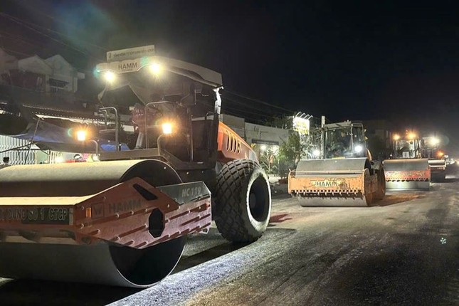 500 người dốc lực thi công dự án nối liền 2 tỉnh đúng ngày 30/4 ảnh 4