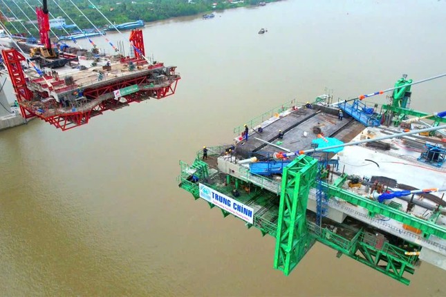 500 người dốc lực thi công dự án nối liền 2 tỉnh đúng ngày 30/4 ảnh 5