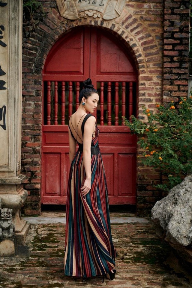 Điểm danh các kiểu đầm maxi cho nàng thỏa sức thả dáng ngày hè- Ảnh 7. Điểm danh các kiểu đầm maxi cho nàng thỏa sức thả dáng ngày hè- Ảnh 7.