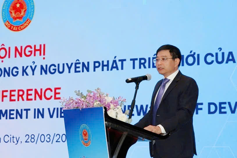 Bộ trưởng Bộ Tài chính Nguyễn Văn Thắng phát biểu tại hội nghị.